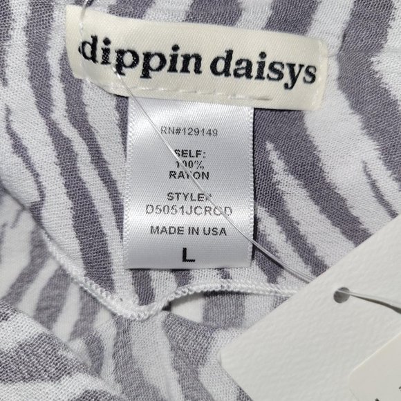 Dippin Daisys Nomad Sarong. White and grey animal print. Size L. NWT - Picture 6 of 6